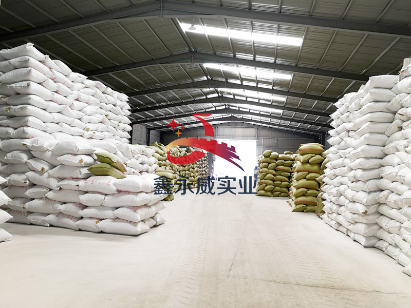 鑫永威珍珠巖助濾劑倉(cāng)庫